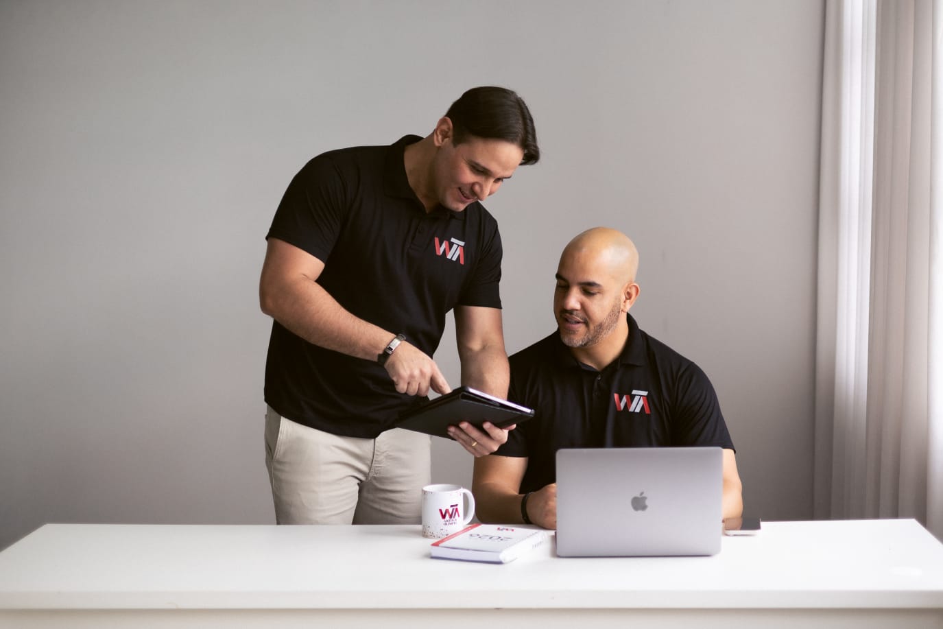 Equipe da WTA Medicina do Trabalho analisando indicadores de saúde ocupacional